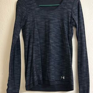 Under Armour women’s black compression shirt with thumb-holes